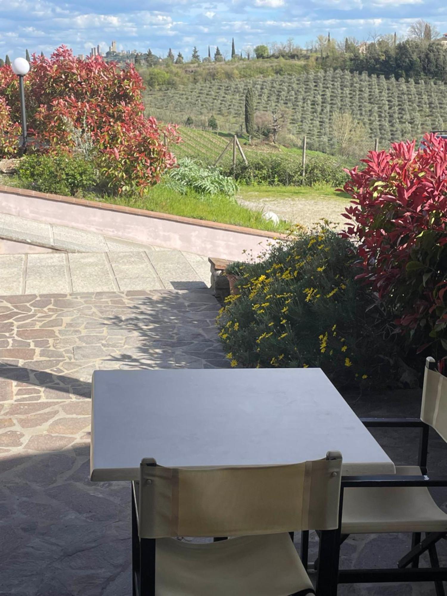 Casa Vacanza Le Case San Gimignano Exterior foto